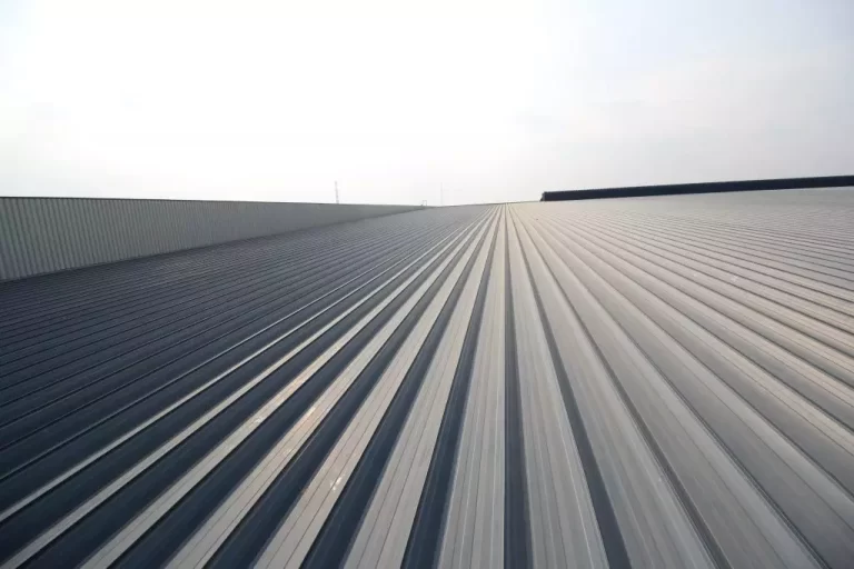techumbre de una bodega industrial